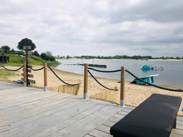 Ferienhaus Luxchalet #Vaju Lathum# Am See, Strand, Pool, Nationalpark المظهر الخارجي الصورة